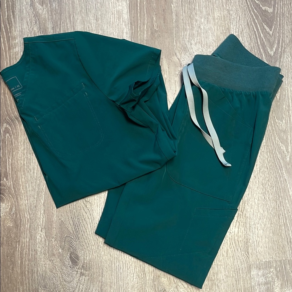 Figs fion Amazon green  Scrub Set limited edition